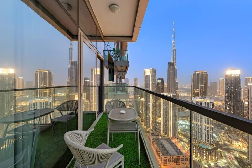 FIRST CLASS 2BR Luxurious High-Floor Suite Apartment in Dubai