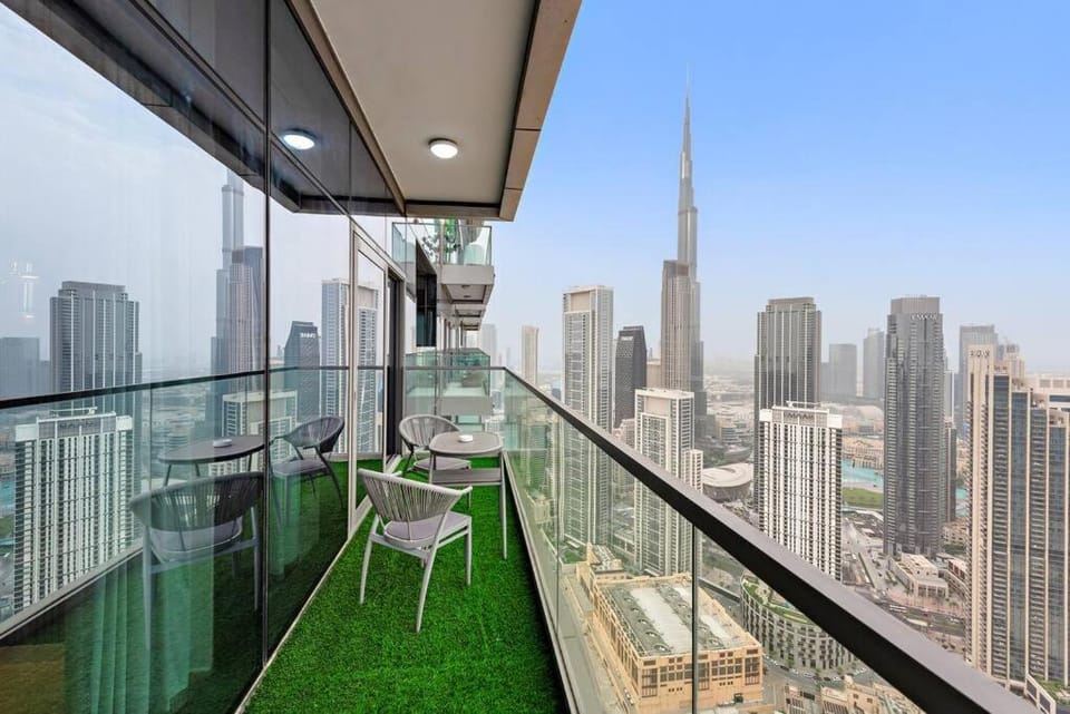 FIRST CLASS 2BR Luxurious High-Floor Suite Apartment in Dubai
