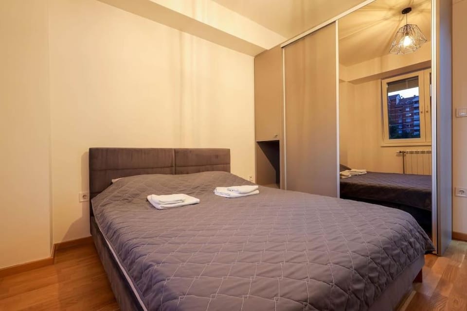 Bed, Bedroom, towels, wardrobe