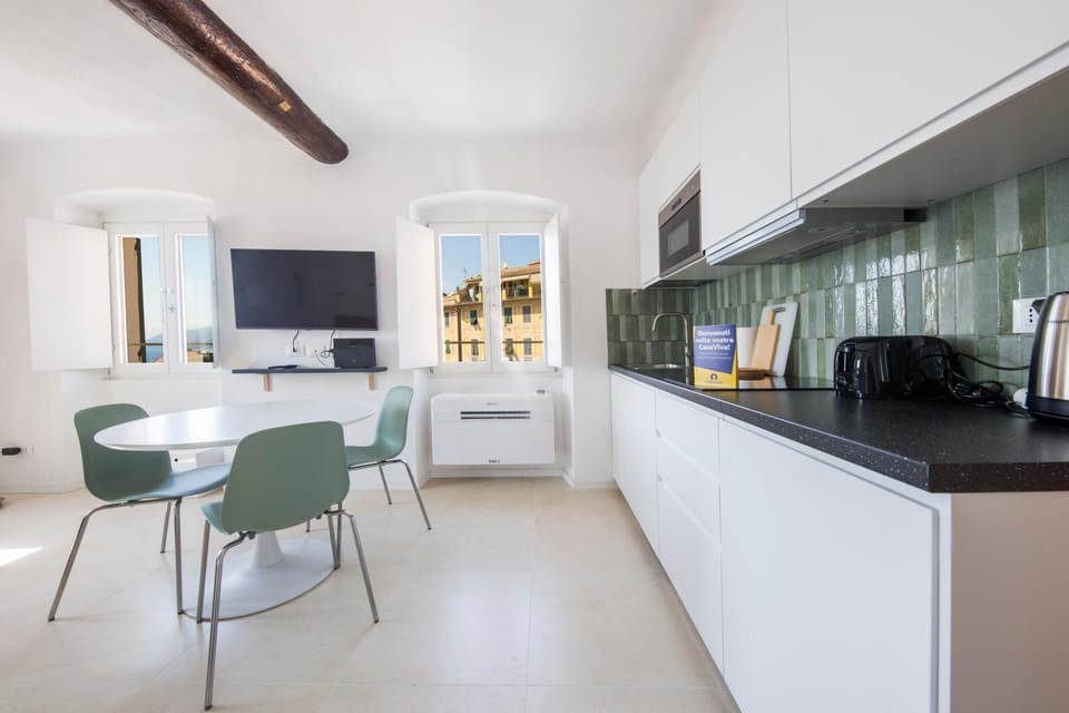 TV and multimedia, Kitchen or kitchenette, Dining area, oven, stove, toaster