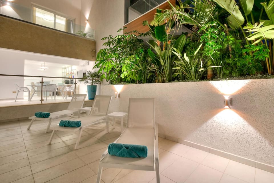 Seating area, sunbed