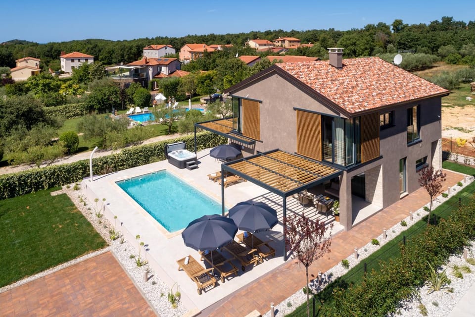 Property building, Patio, Pool view, Swimming pool, sunbed