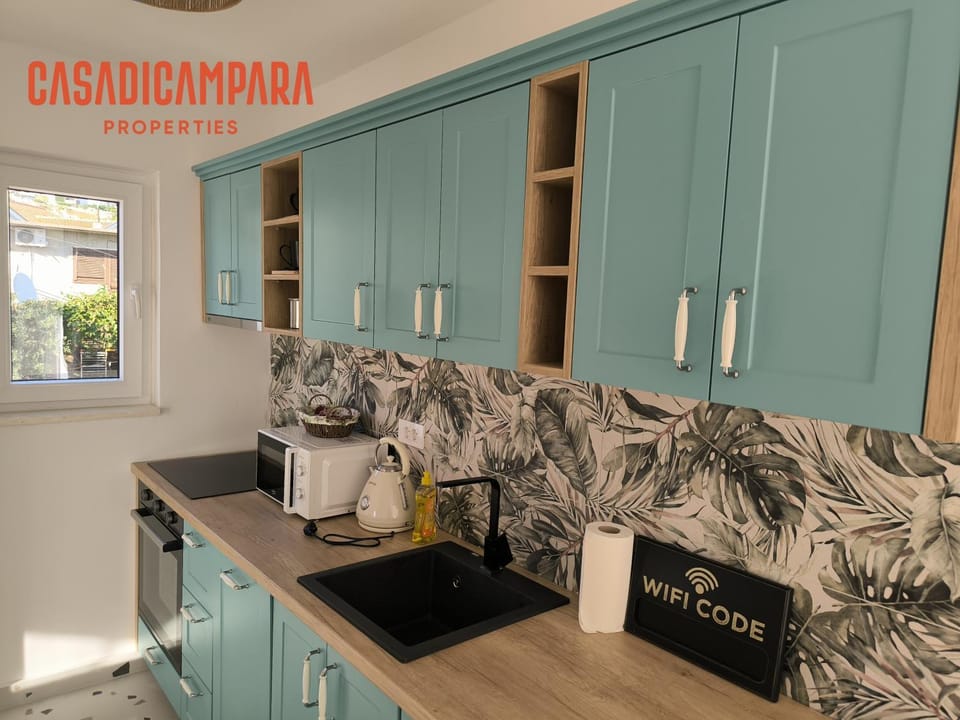 Kitchen or kitchenette, microwave, oven, stove