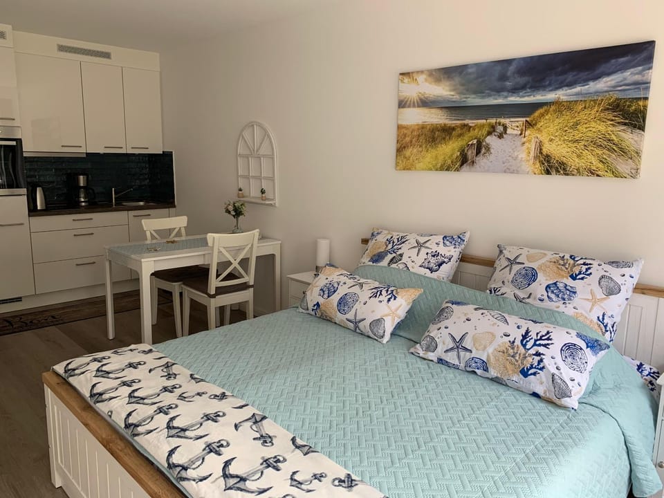Bed, Kitchen or kitchenette, Photo of the whole room