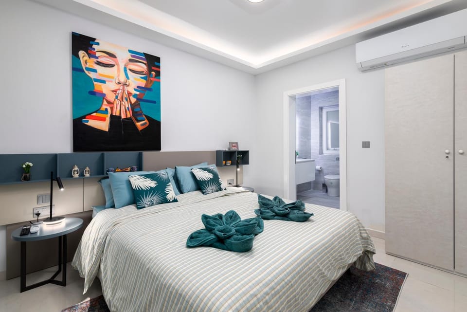 Chic, Modernized Maisonette - Close to Tigne Point, & Saint Julian's Apartment in Sliema