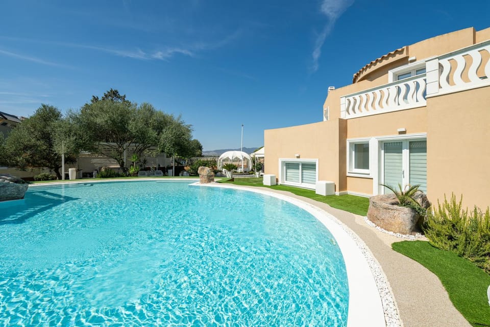 Property building, Swimming pool