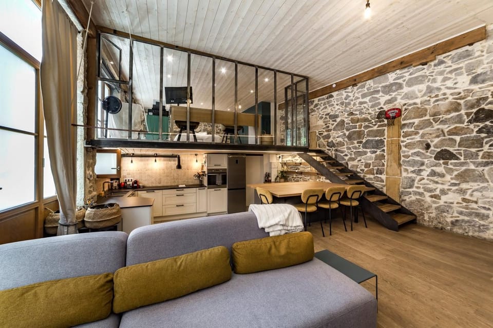 Kitchen or kitchenette, Living room, Seating area