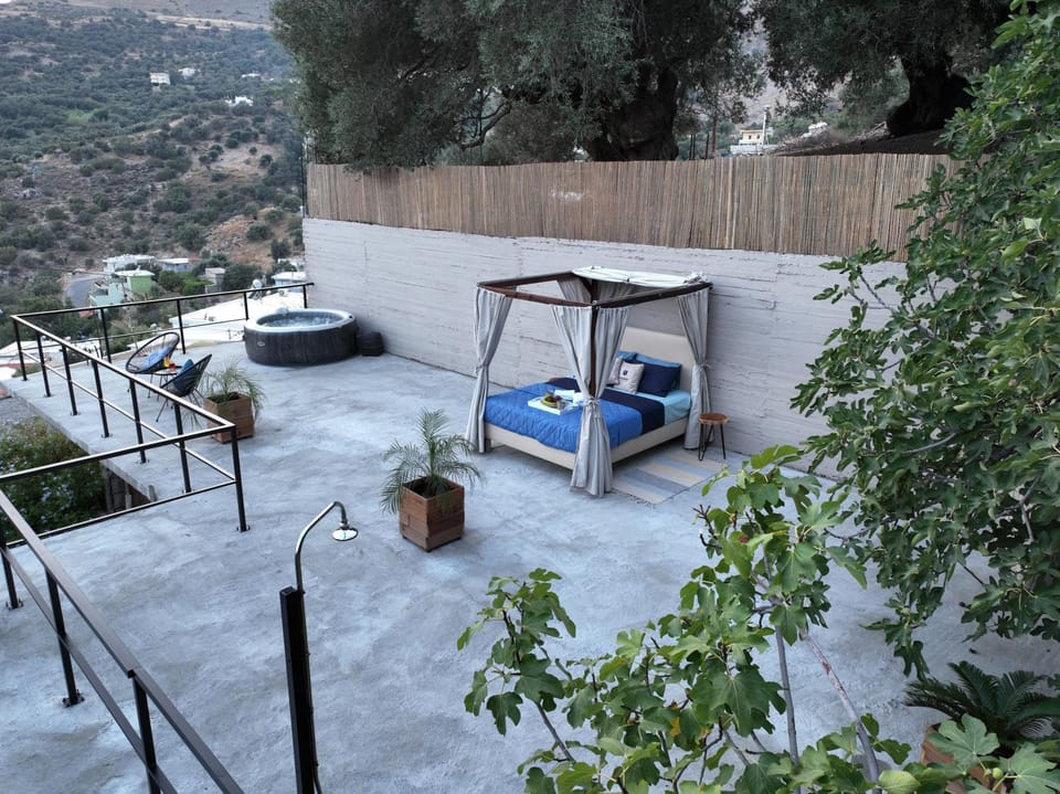 Bed, Balcony/Terrace, Bedroom