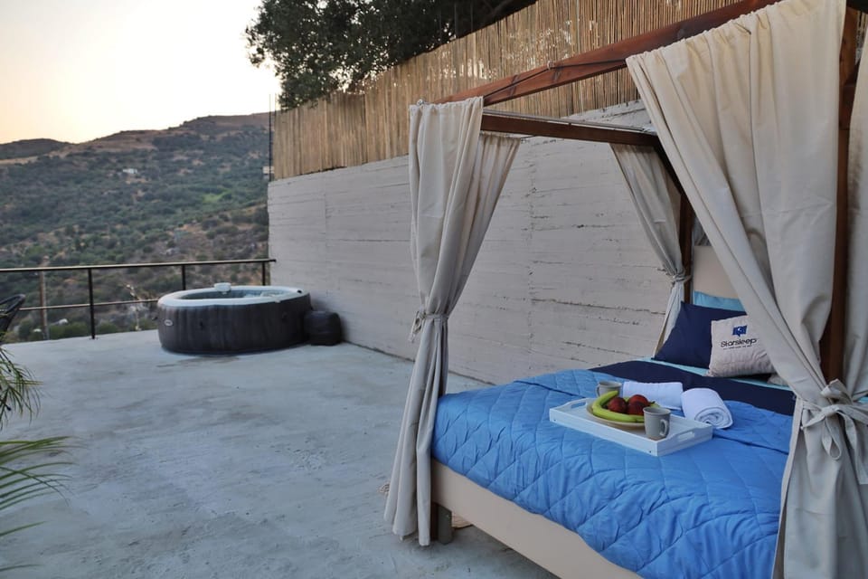 Hot Tub, Bedroom
