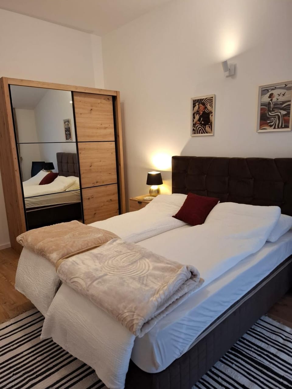 Bed, Photo of the whole room, Bedroom