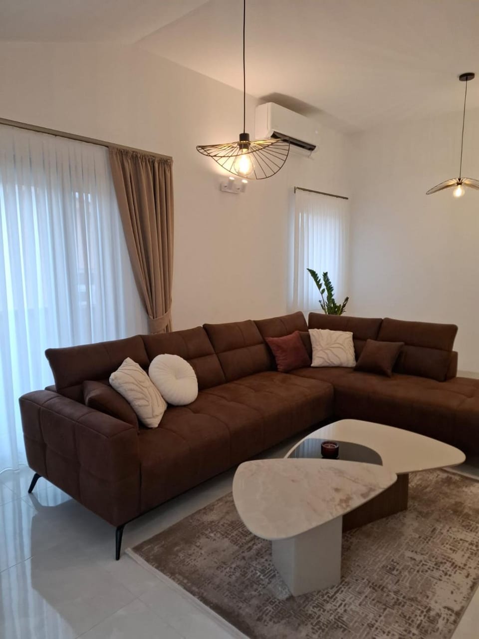 Living room, Seating area, air conditioner