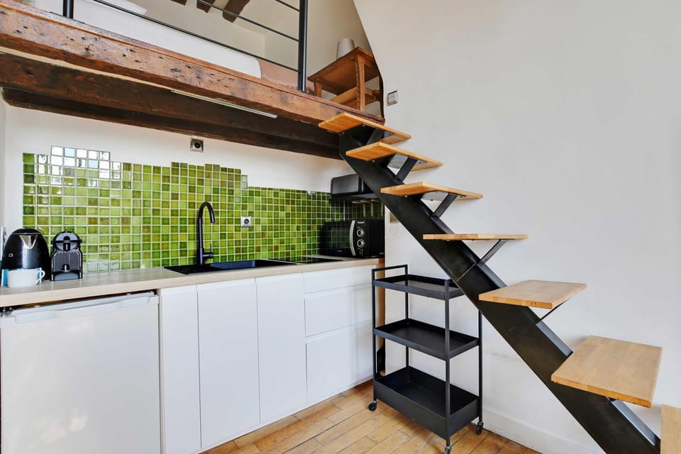 Coffee/tea facilities, Kitchen or kitchenette, microwave, stove