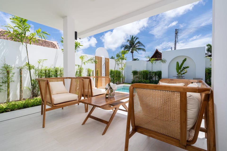 Patio, Day, Seating area, Garden view