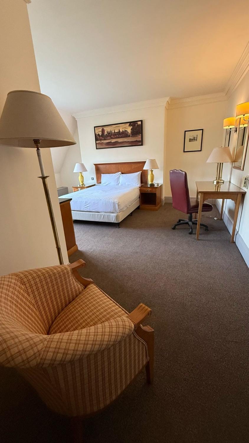 Bed, Seating area, Bedroom