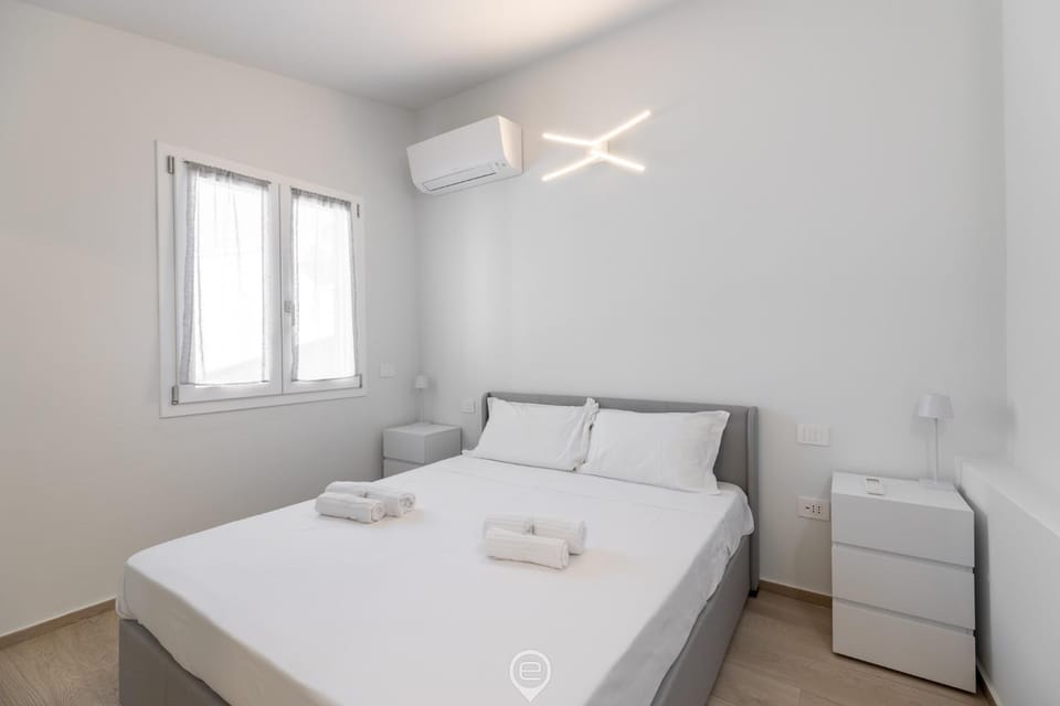 Estay - White Magnolia - AirCon - WiFi - Parking Apartment in Oristano