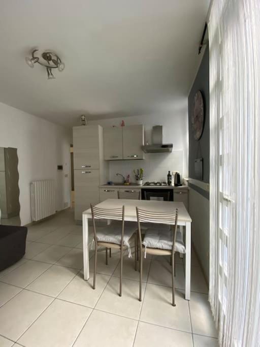 Kitchen or kitchenette, Dining area, oven, stove