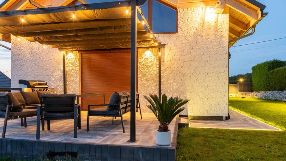 Property building, Patio, Garden, View (from property/room), Balcony/Terrace, Balcony/Terrace, Garden view