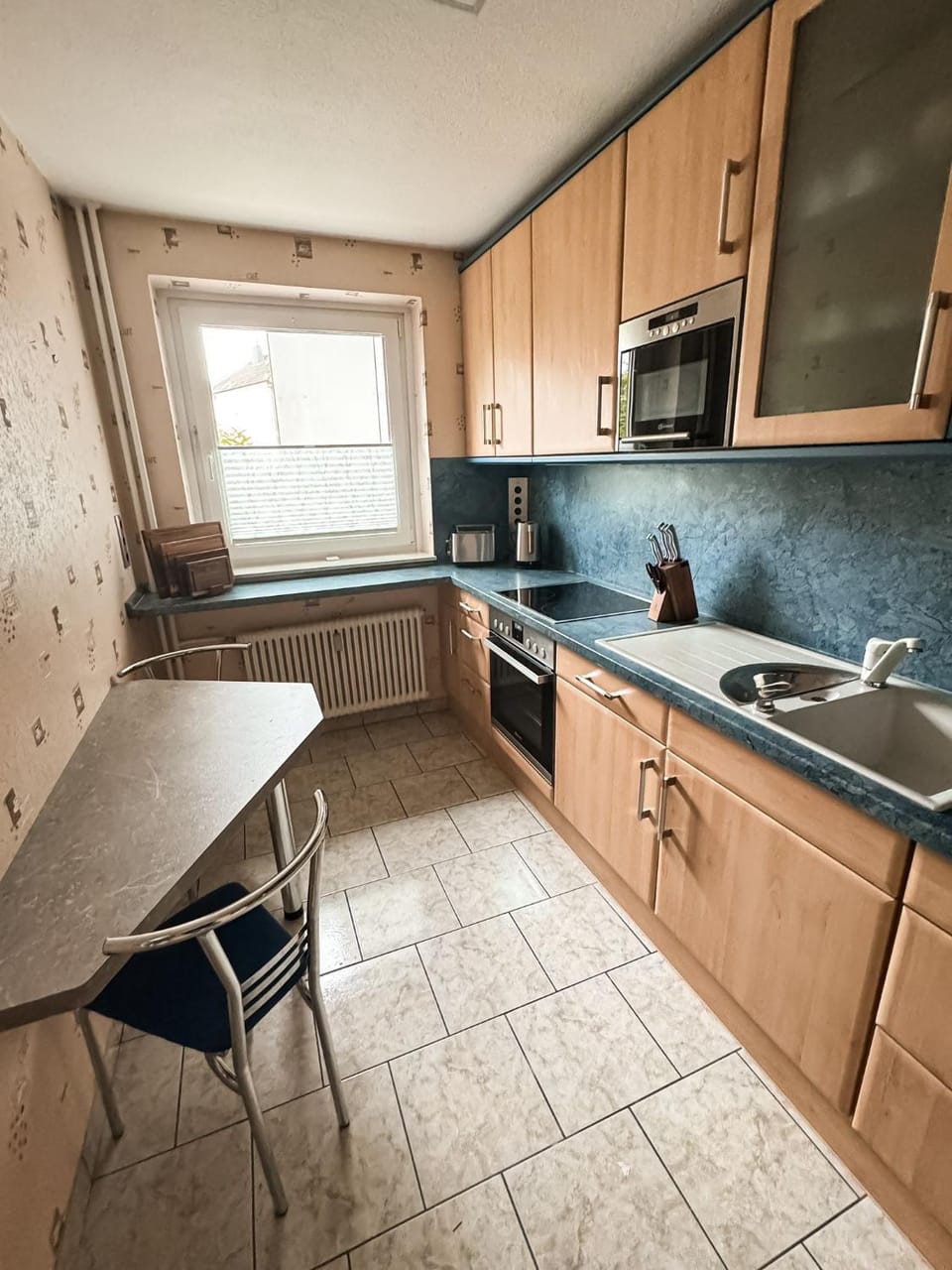 Kitchen or kitchenette, Dining area, stove