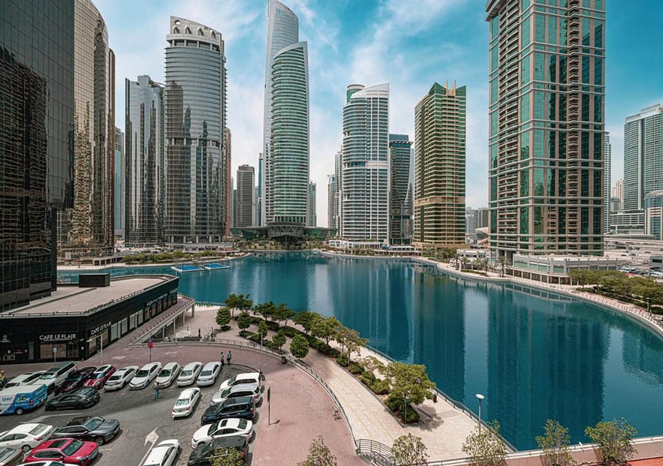 Neighbourhood, Lake view