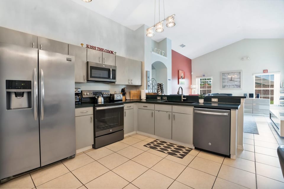 Stunning Home Near Disney World House in Four Corners