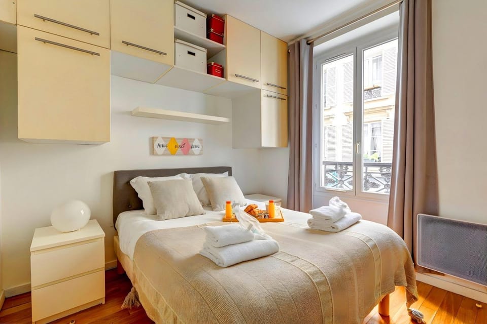 Bed, Bedroom, towels, wardrobe