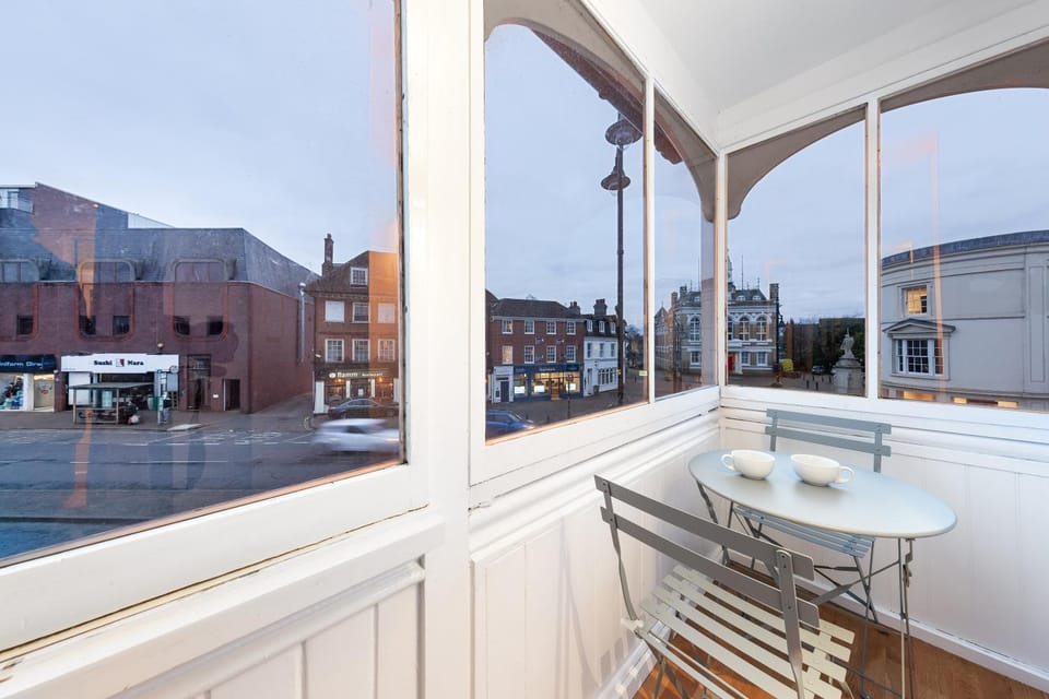 Comfy Flat in Staines Apartment in Staines-upon-Thames