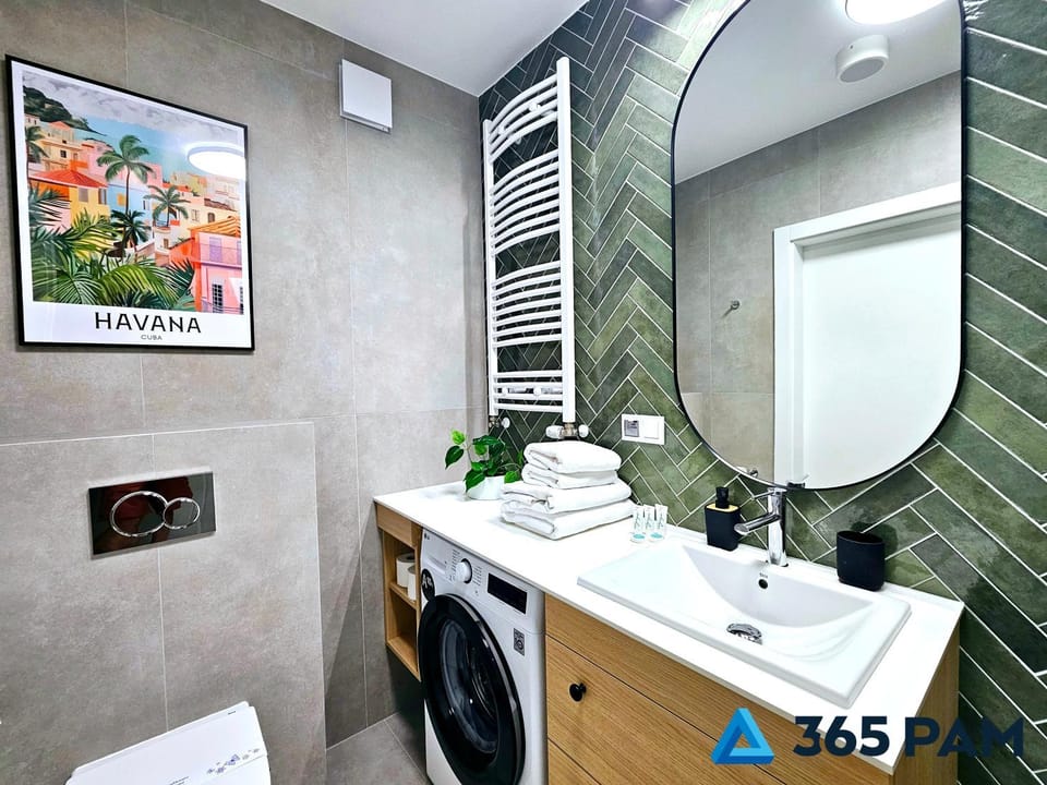 Bathroom, towels, washing machine