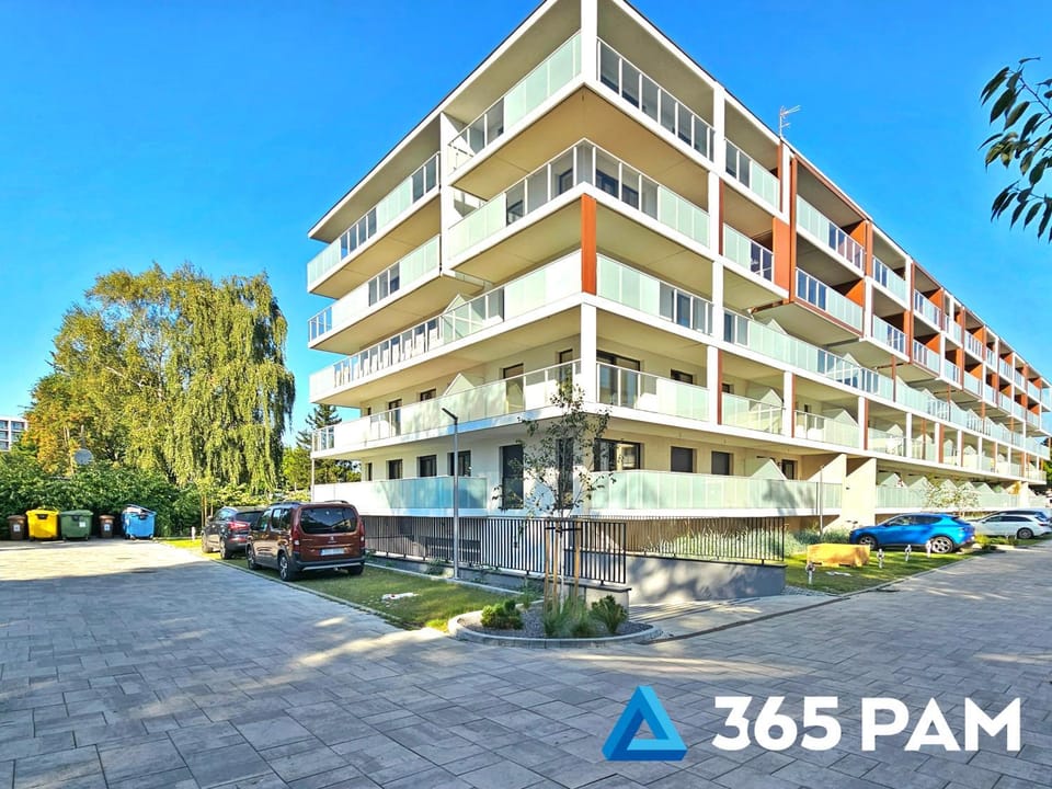 Property building, Day, Neighbourhood, Street view, Location, Parking