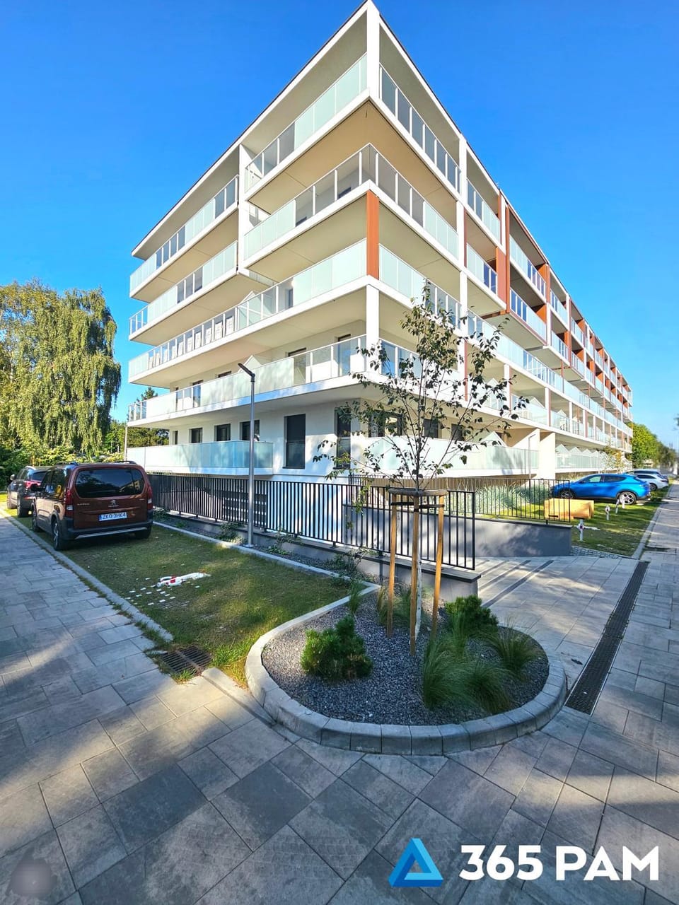 Property building, Day, Neighbourhood, Street view, Location