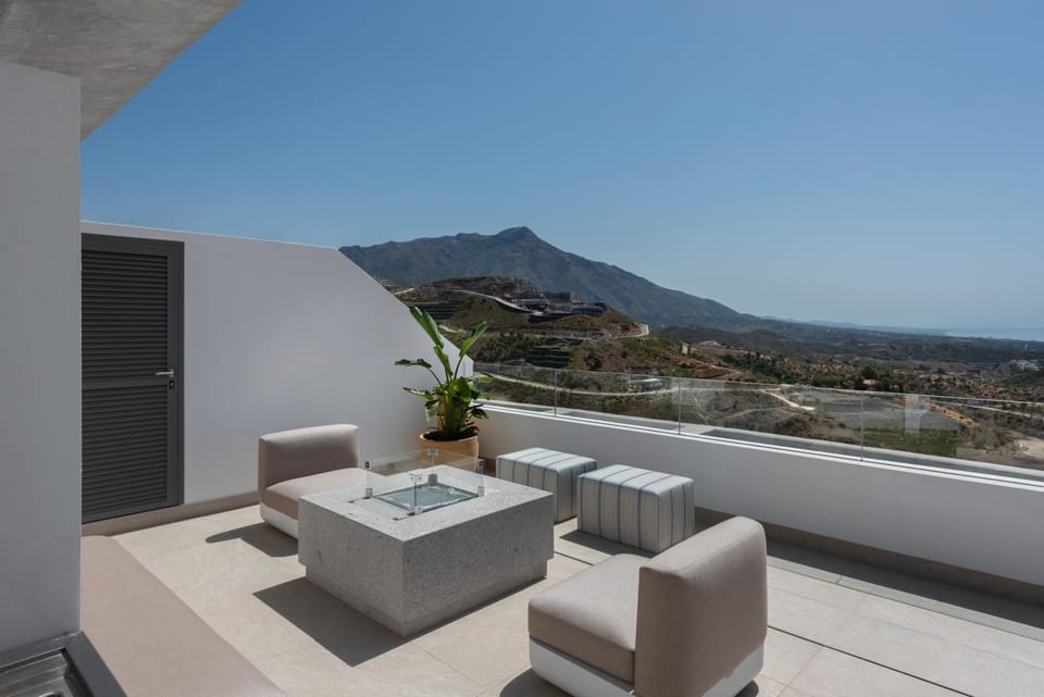 View (from property/room), Balcony/Terrace, Balcony/Terrace, Seating area, Mountain view