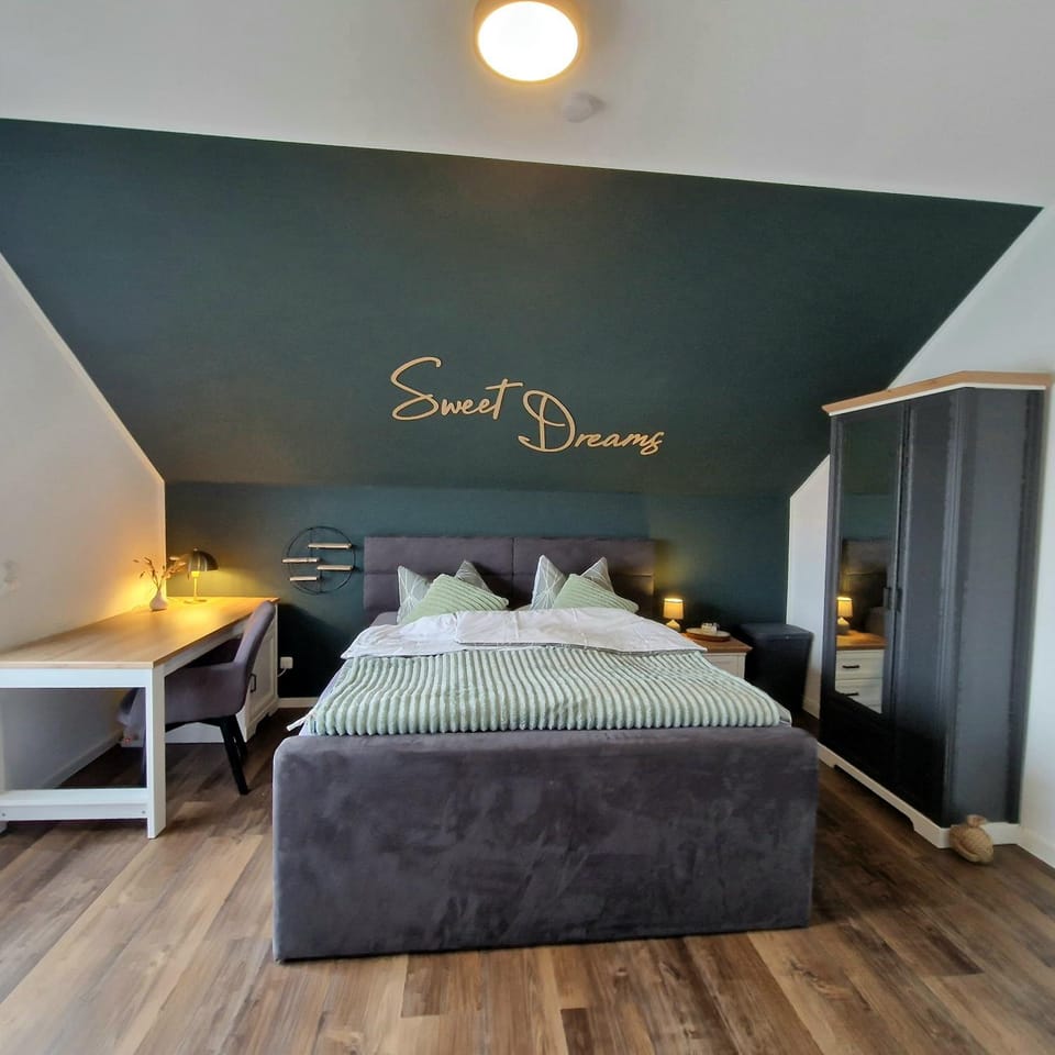 Bed, Photo of the whole room, Bedroom