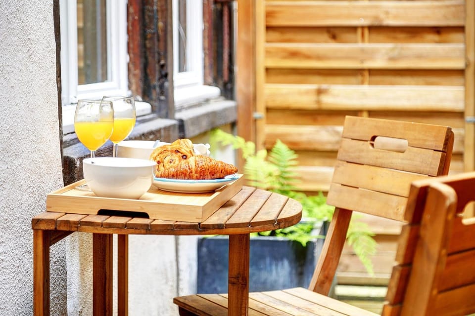 Patio, Food and drinks