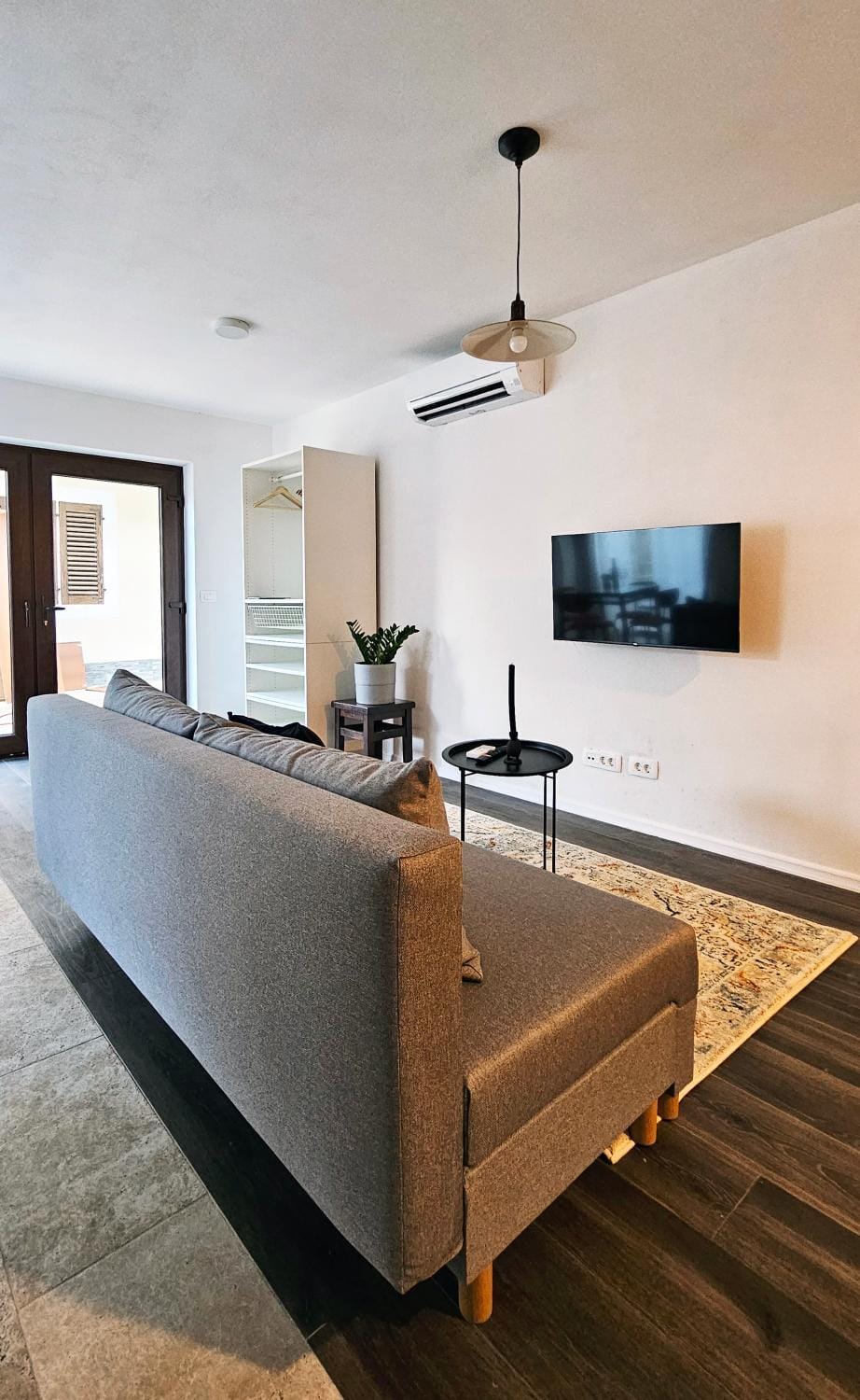 Communal lounge/ TV room, Bed, TV and multimedia, Living room, Seating area, Evening entertainment