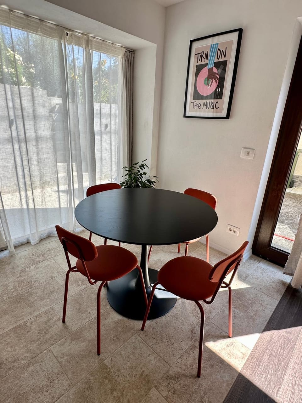 Seating area, Dining area