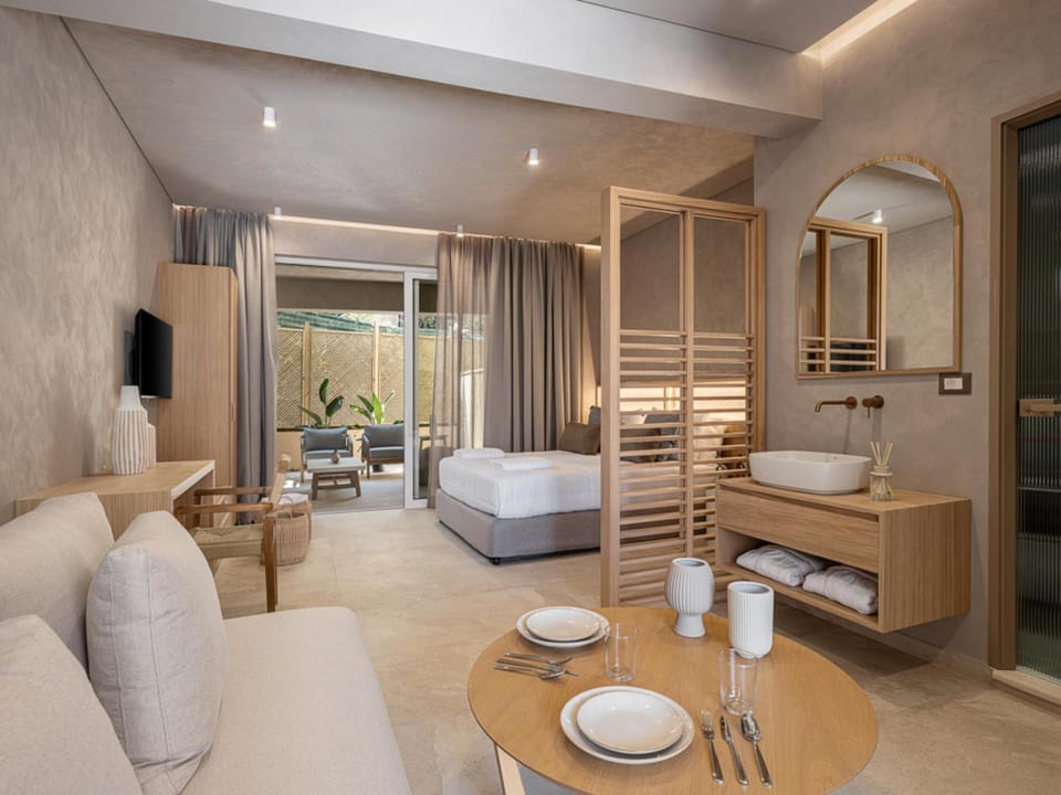 Bed, Living room, Photo of the whole room, Seating area, Dining area, Bedroom, towels