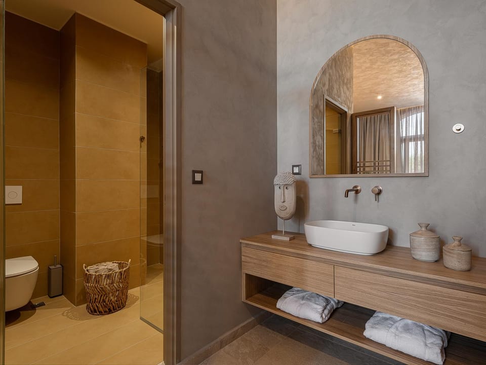 Toilet, Bathroom, towels