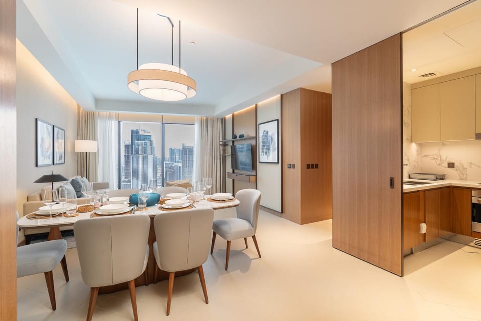 Kitchen or kitchenette, Living room, Seating area, Dining area