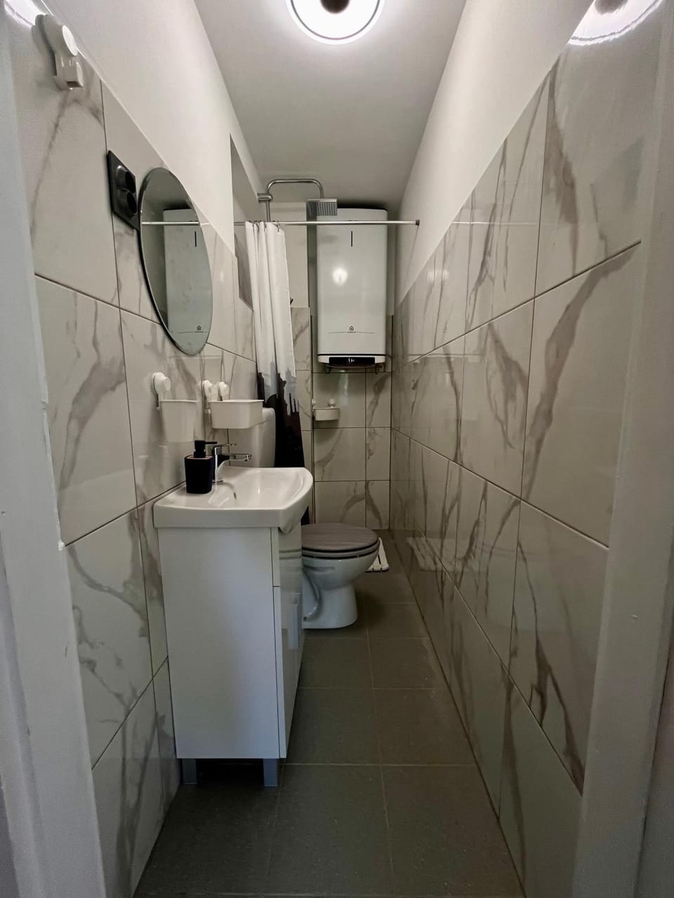 Shower, Toilet