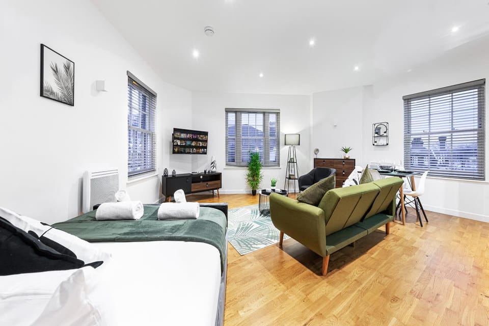 Stylish Studio in Staines Apartment in Staines-upon-Thames