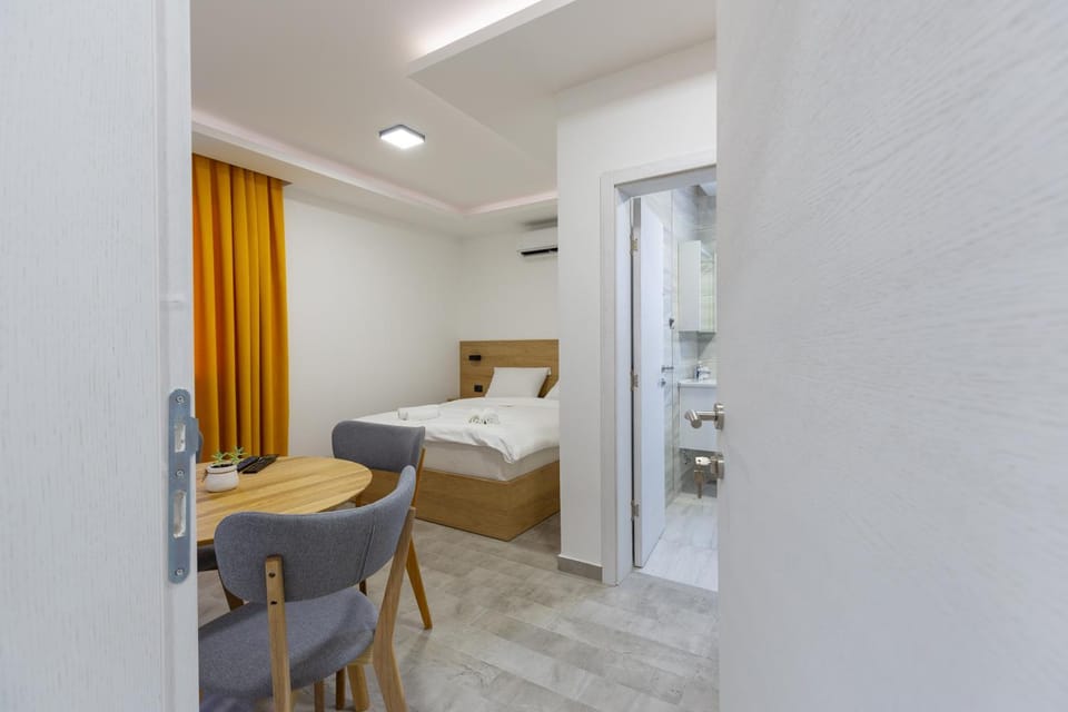 Bed, Dining area, Bedroom
