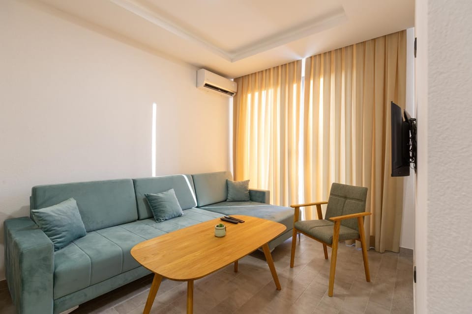 TV and multimedia, Living room, Seating area, air conditioner