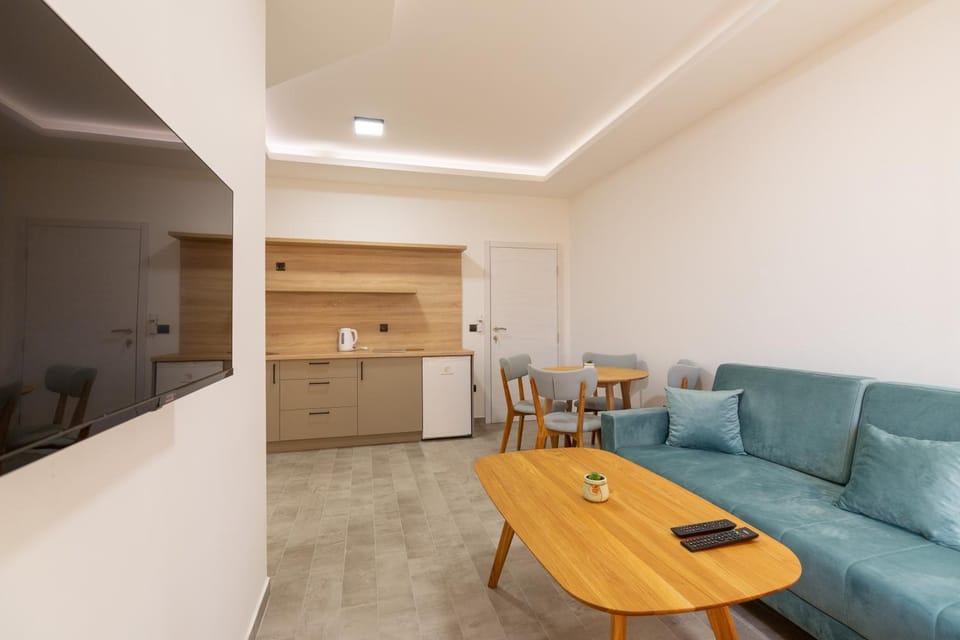 Kitchen or kitchenette, Seating area, Dining area