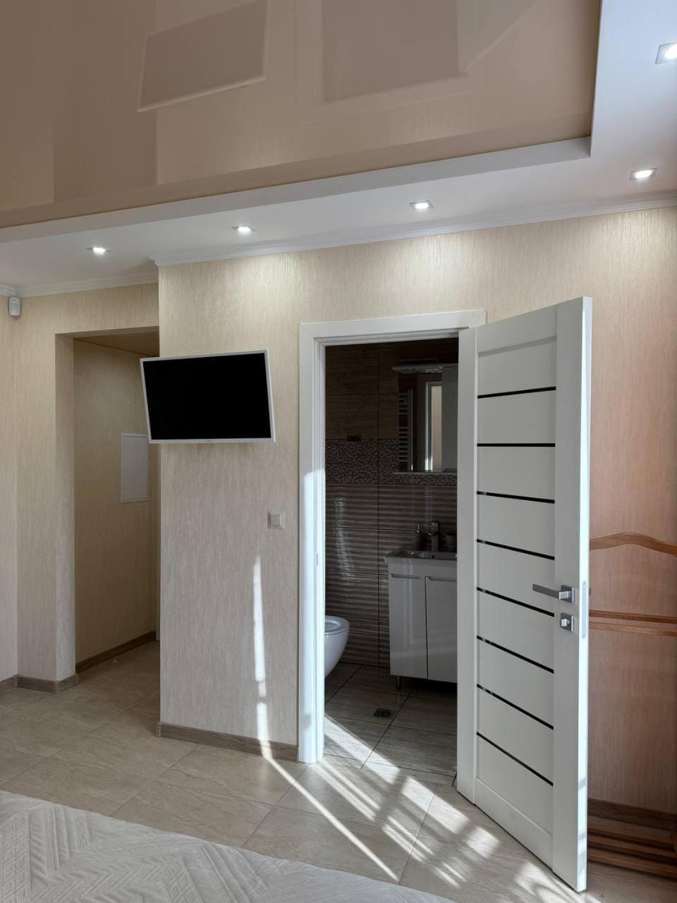 Bed, TV and multimedia, Photo of the whole room, Bedroom, wardrobe