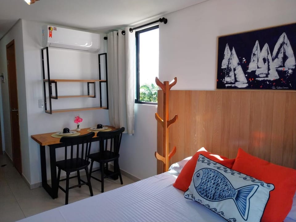 Bed, Dining area, Bedroom