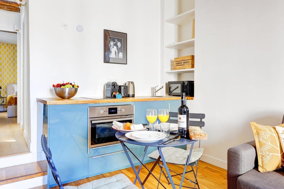 Coffee/tea facilities, Kitchen or kitchenette, Food and drinks, Dining area, oven, toaster