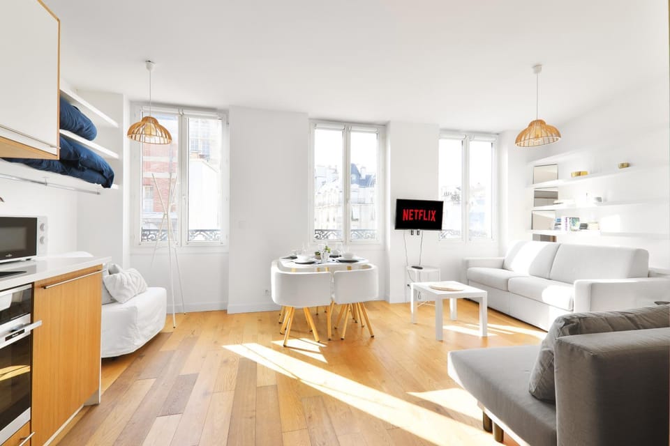 Studio Quartier Saint Michel Notre Dame Free Netflix Apartment in Paris