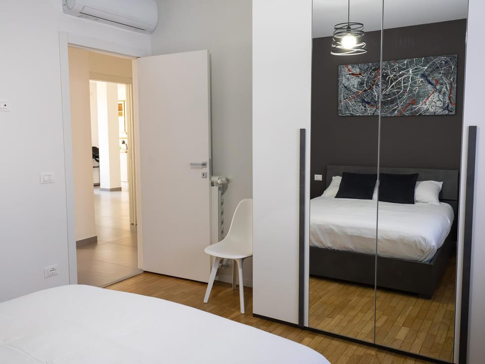 Photo of the whole room, Bedroom, air conditioner