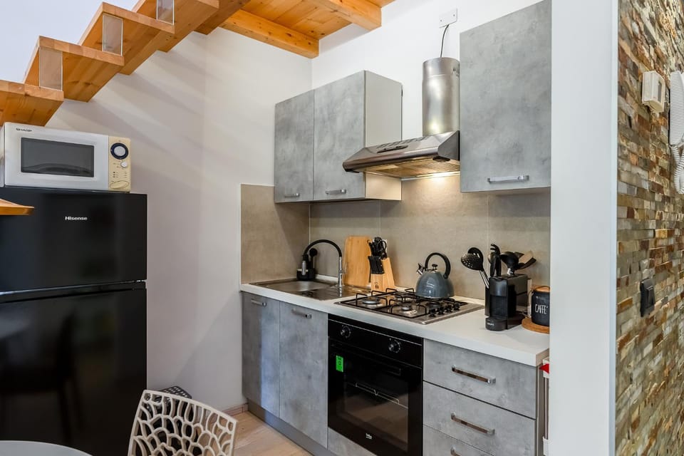 Coffee/tea facilities, stove