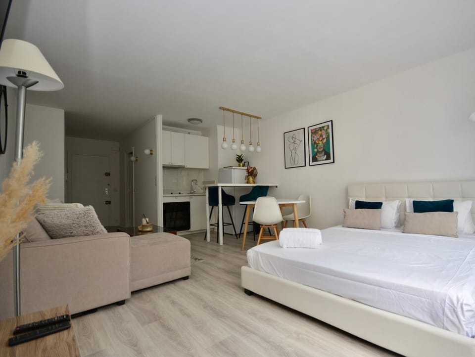 Studio Trocadero - Sablons Apartment in Paris