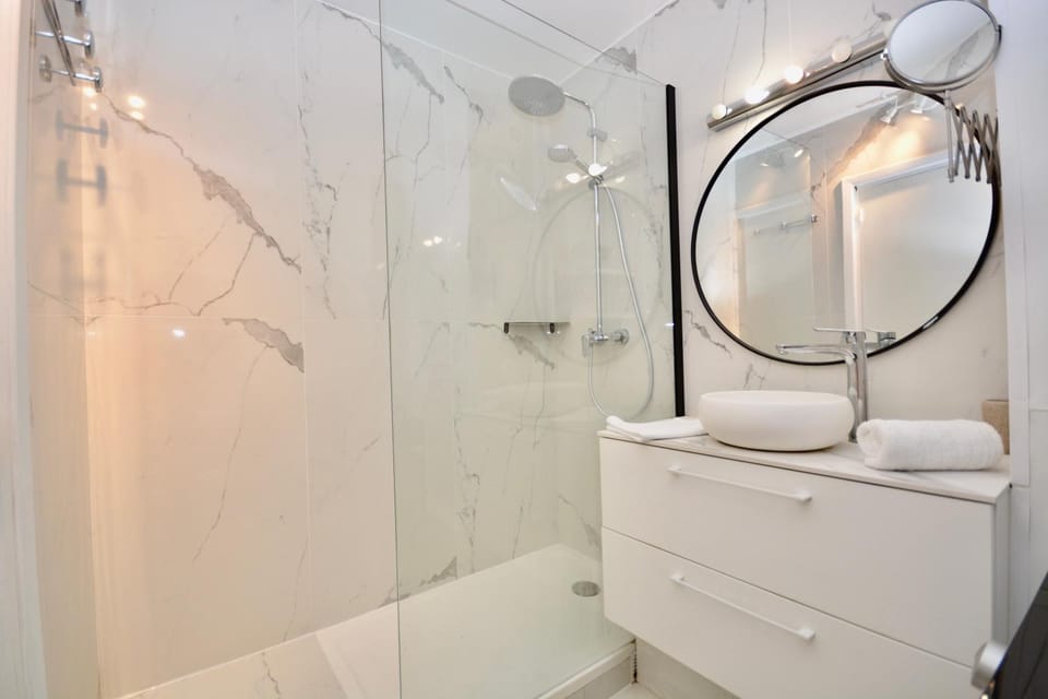 Studio Trocadero - Sablons Apartment in Paris